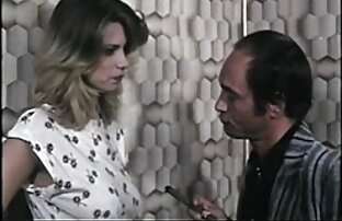 XXX Nena universitaria caliente se coje a su hermana en el baño casera